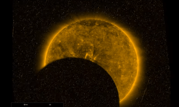L’eclissi di Sole del 2 luglio vista dallo spazio