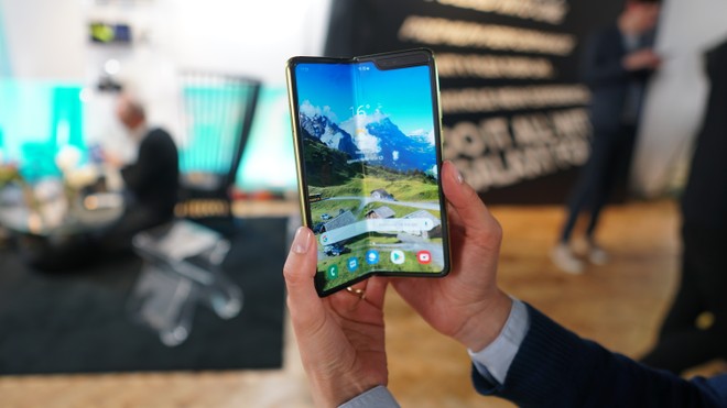 Samsung Galaxy Fold: in USA con 149$ riparerete lo schermo la prima volta