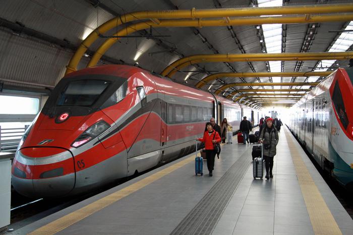 Trenitalia: nuova app, self check-in e conta posti