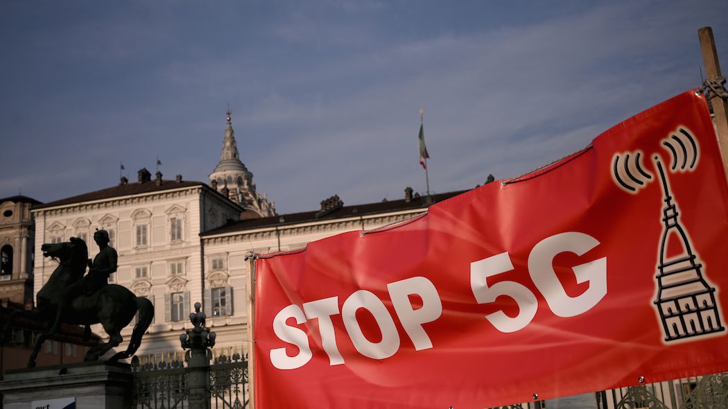 Protesta contro il 5G a Torino (foto di Marco Bertorello/Afp via Getty Images)