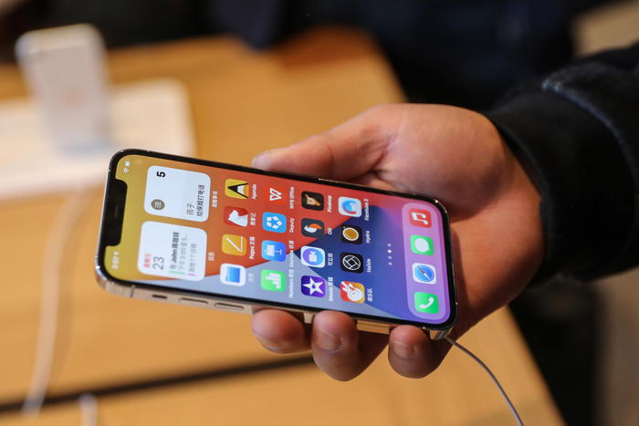 Vendite iPhone spingono Apple ai vertici mercato smartphone