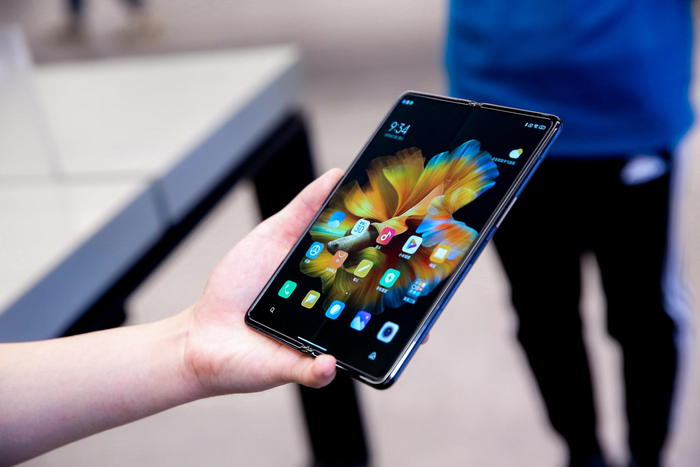Samsung al lavoro su uno smartphone ‘arrotolabile’