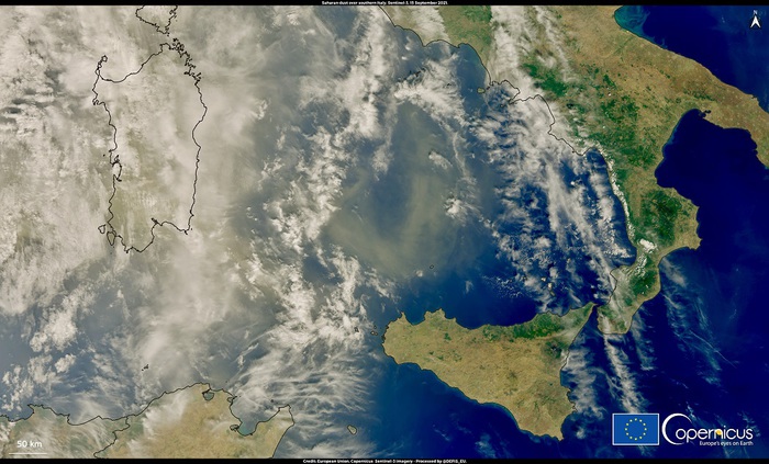 La nube di sabbia del Sahara al Sud ripresa dai satelliti