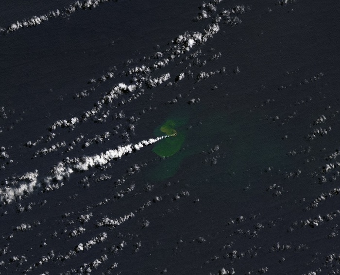 Nuova isola vulcanica nell’oceano Pacifico, è nata in 11 ore