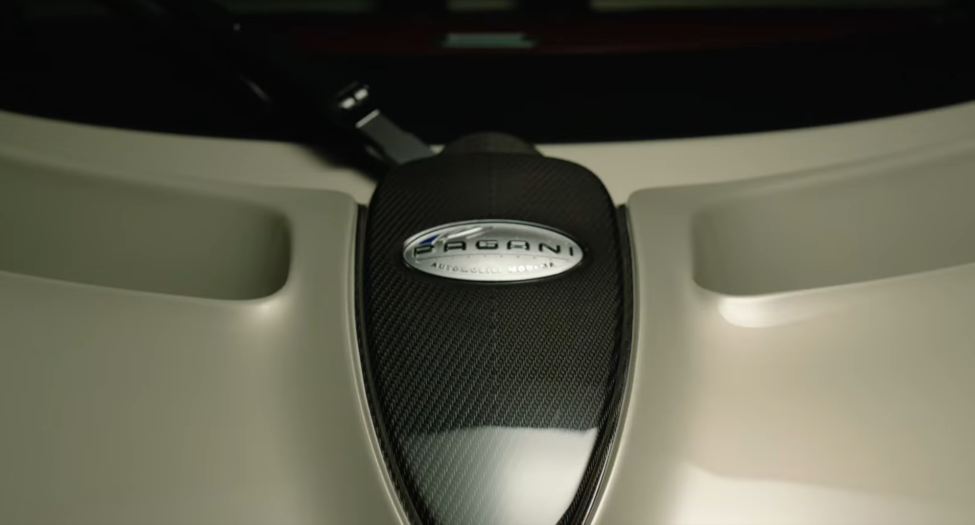 Pagani C10, video teaser della supercar V12 prima del debutto