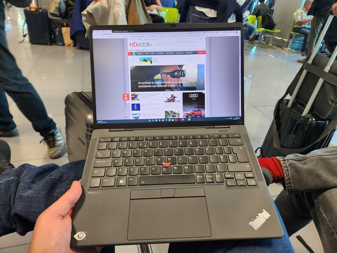 Lenovo ThinkPad X13s: la recensione in viaggio, sempre connesso