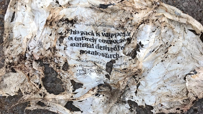 Scoperto difetto nella plastica compostabile, il 60% non si decompone