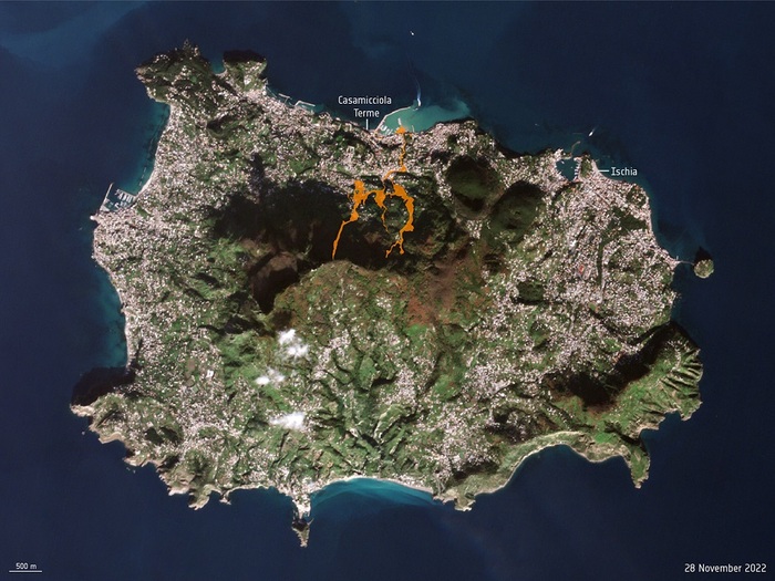 Ischia, le conseguenze della frana viste dai satelliti