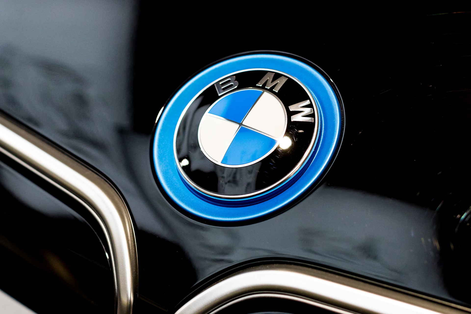 Gruppo BMW, raddoppiano le vendite delle elettriche nel 2022