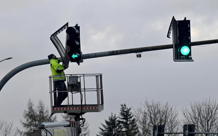 Semafori a 4 luci per agevolare traffico di veicoli autonomi