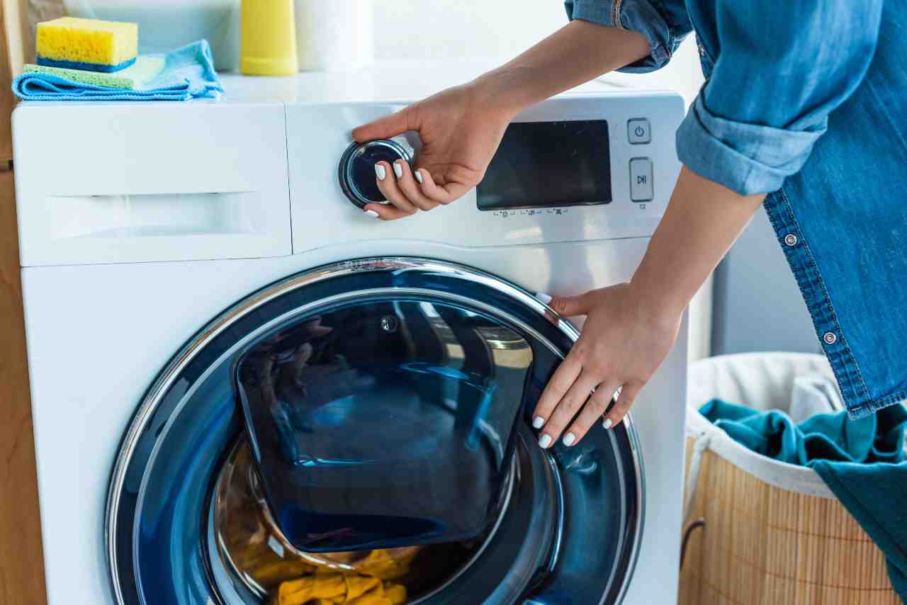 lavatrice, non usarla più come hai sempre fatto: utilizza questo tasto che conoscono in pochissimi