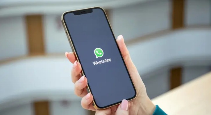 WhatsApp, messaggi temporanei salvabili se il mittente lo permetterà | Novità