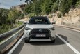 Toyota Corolla Cross (2022): prova su strada, consumi del nuovo ibrido full | Video