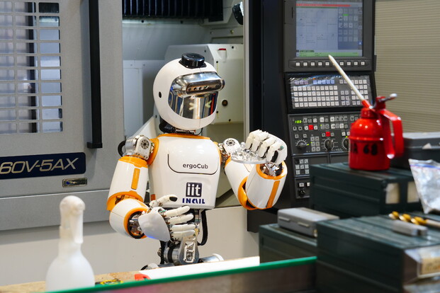 L’Iit festeggia 20 anni con un nuovo robot amico dei lavoratori