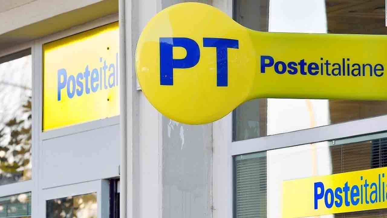 Postamat, gli italiani sono infuriati per il disservizio I Colpisce tutti: per giorni senza denaro