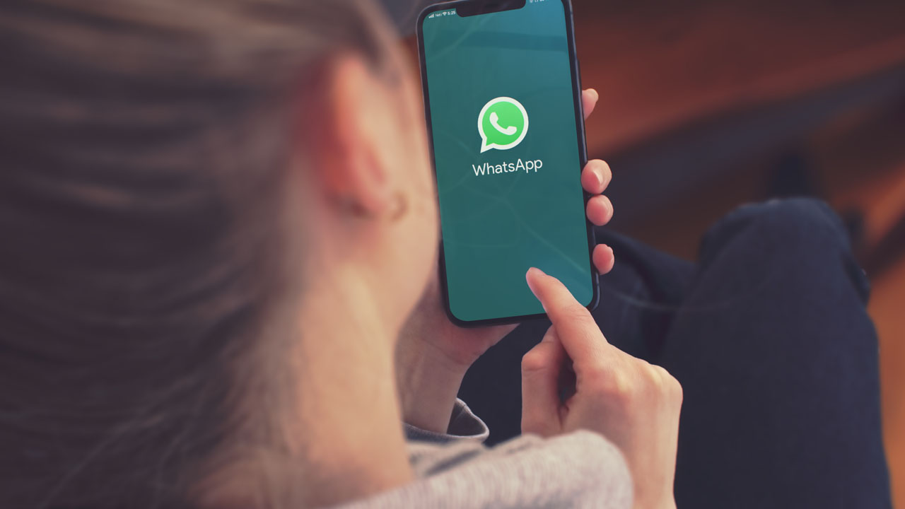 WhatsApp, arriva la contromisura allo spionaggio: in questo modo solo te potrai ascoltarli ed evitare che si diffondano | Audio a prova di FBI