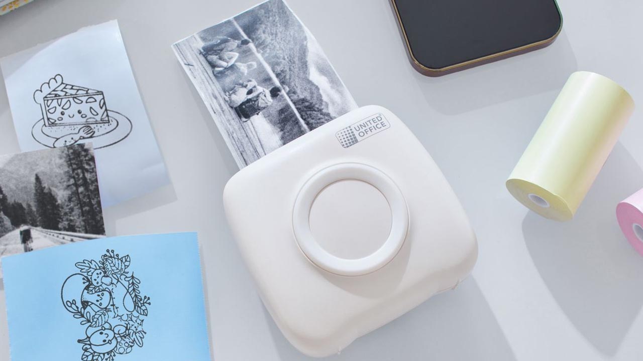 LIDL esagera: lancia nei suoi negozi una mini Polaroid tascabile con stampa immediata delle foto | Gadget fantastico a pochi euro