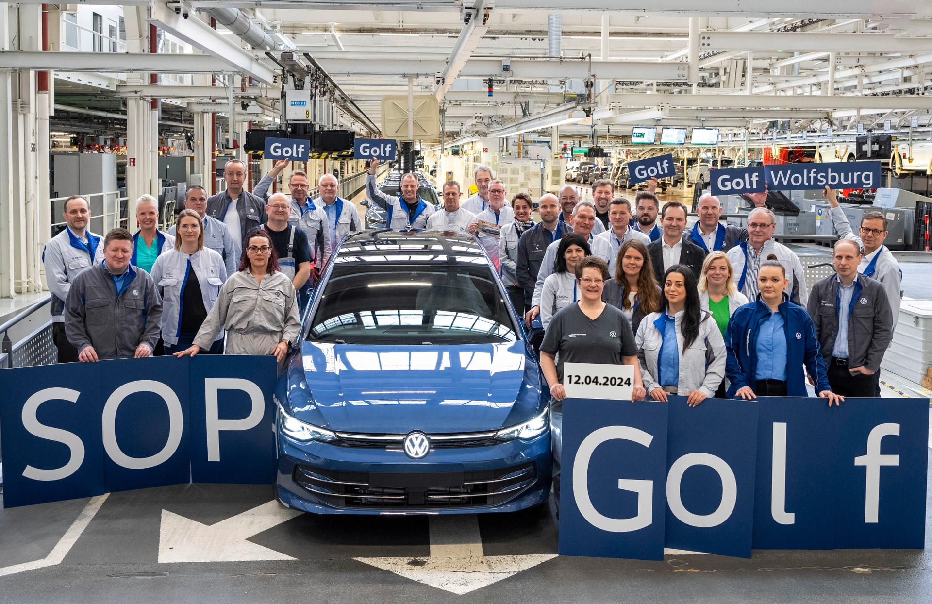 Volkswagen Golf, parte a Wolfsburg la produzione del restyling
