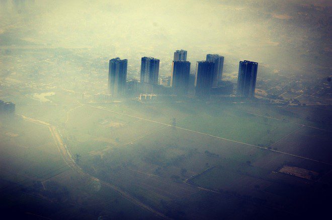 Rapporto Mobilitaria 2025, Italia soffocata dallo smog