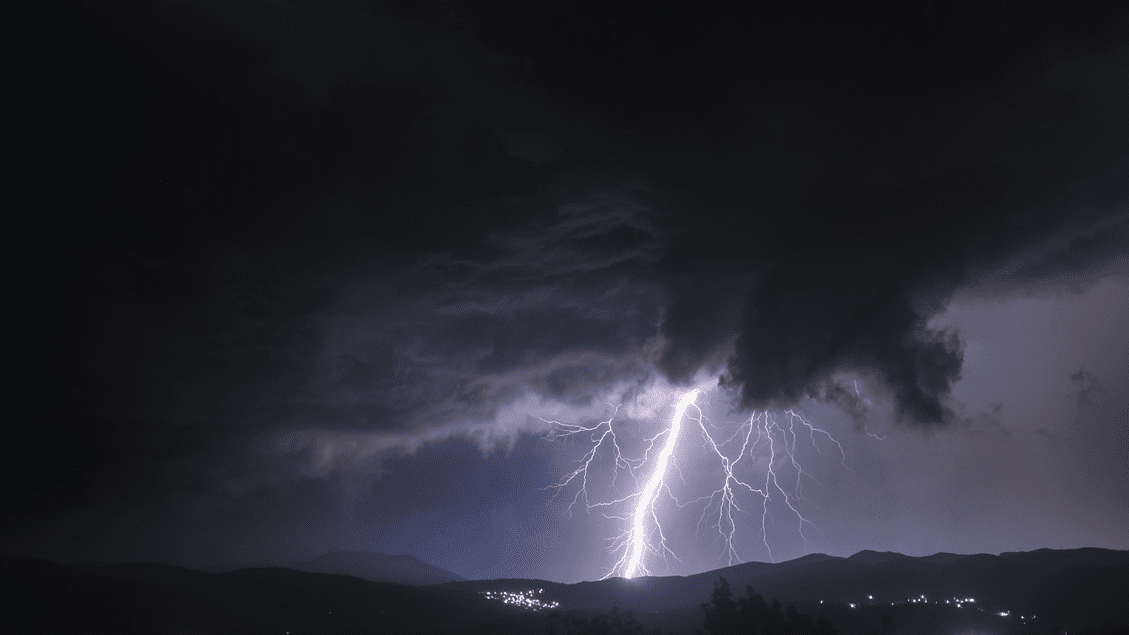 Con i temporali estivi arriva il picco dei fulmini, tra luglio e agosto