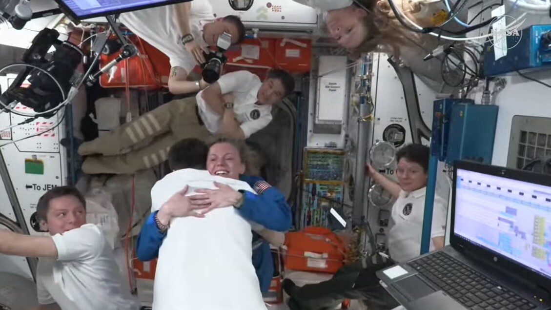 Arrivata la navetta Crew Dragon, ora sono in 11 sulla Stazione Spaziale