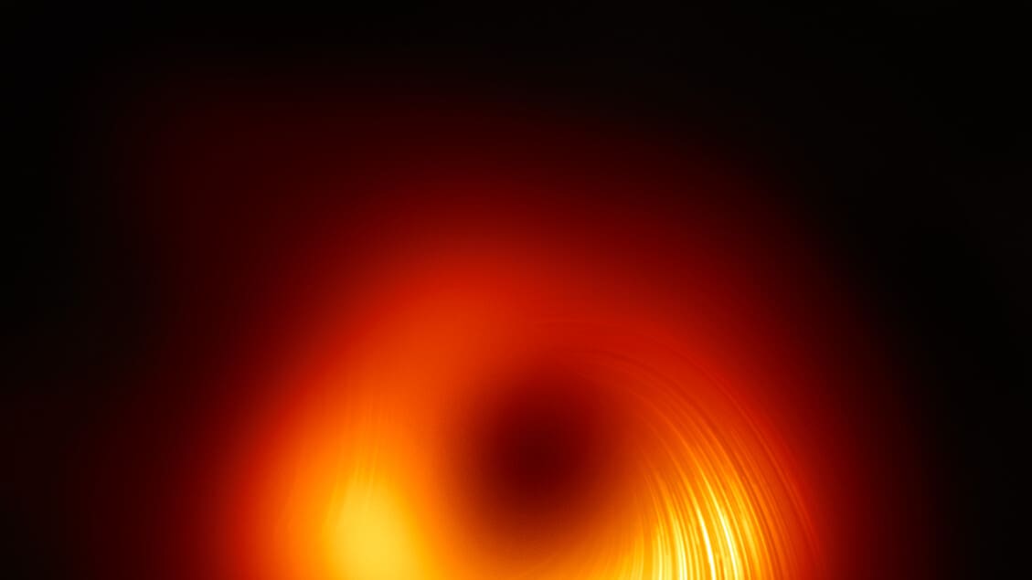 I campi magnetici attorno al buco nero M87* si sono ribaltati