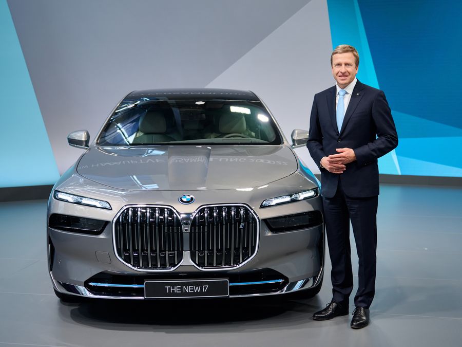 Il CEO di BMW definisce un errore il bando dei motori a combustione entro il 2035