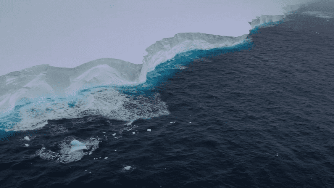 Il re degli iceberg ha perso la corona, si sta disintegrando