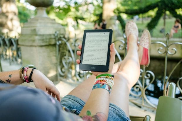 Amazon lancia Kindle Translate: l’IA tradurrÃÂ  i libri degli autori indipendenti