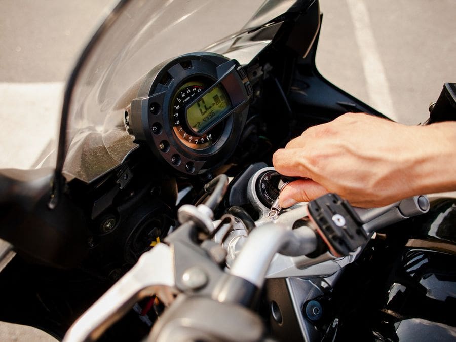 Batteria a terra? Ecco i cavi giusti per far ripartire la tua moto