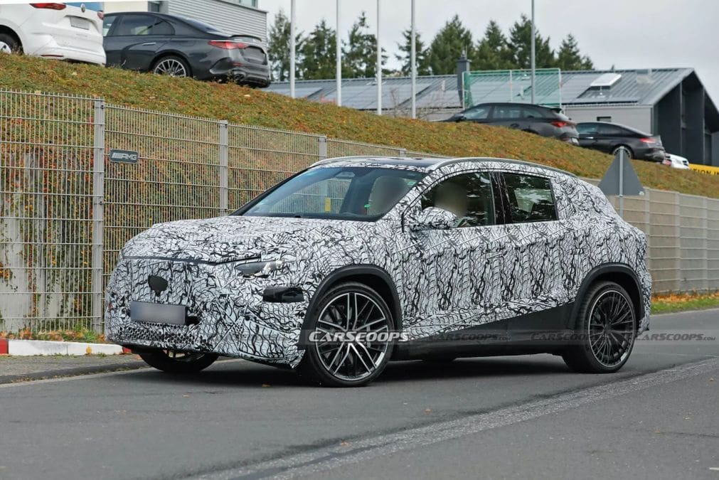 Nuova Mercedes GLA elettrica, ecco le foto spia della versione AMG