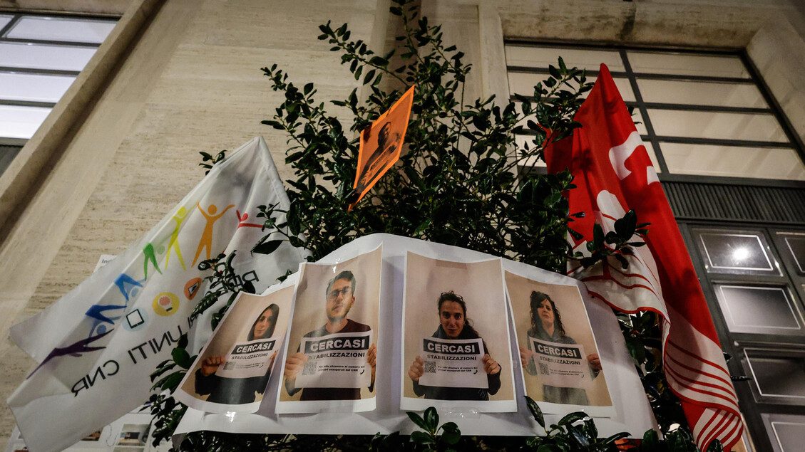 I precari occupano il Cnr, ‘la ricerca è accampata’